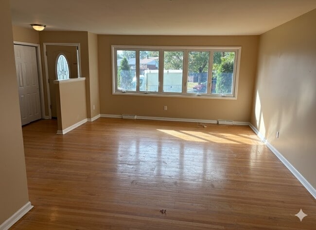 Foto del edificio - 4514 Forrest Ave