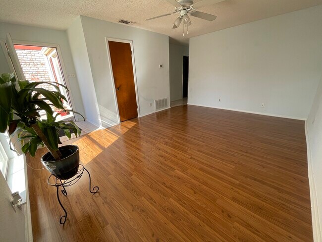 Área de estar - 4911 Arbor Ridge Dr