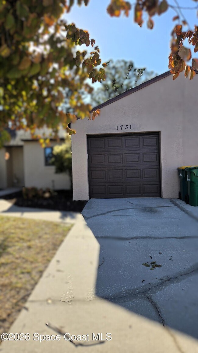 Foto del edificio - 1731 Bluebird Ct