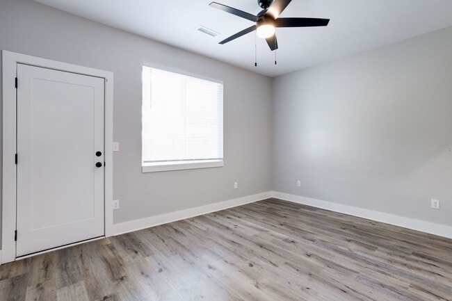 Building Photo - Anna Duplex- 3 Bedroom!