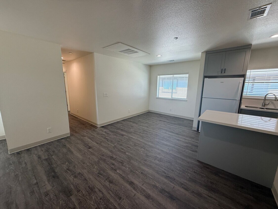 Foto principal - Free Month of Rent for Move in before Dec 1st - Brand New Upstairs 3 Bedroom Apartment