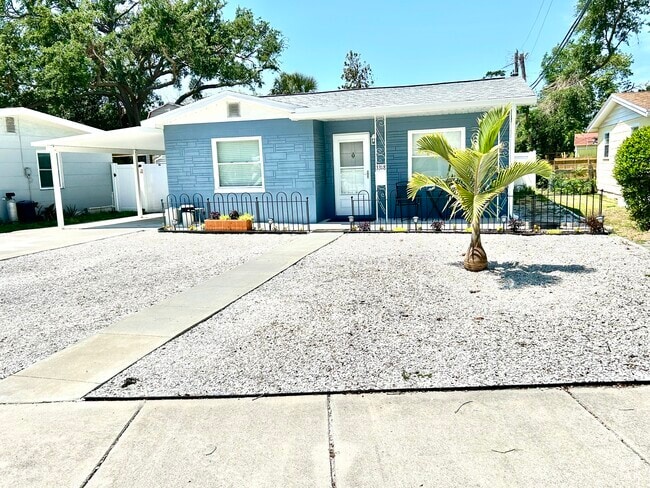Building Photo - 3318 Boca Ciega Dr N
