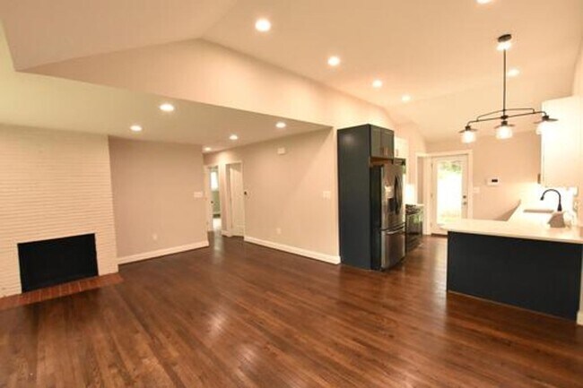 Foto del edificio - An Absolute Marvel!!! 5BD & 3BA Rambler Ne...