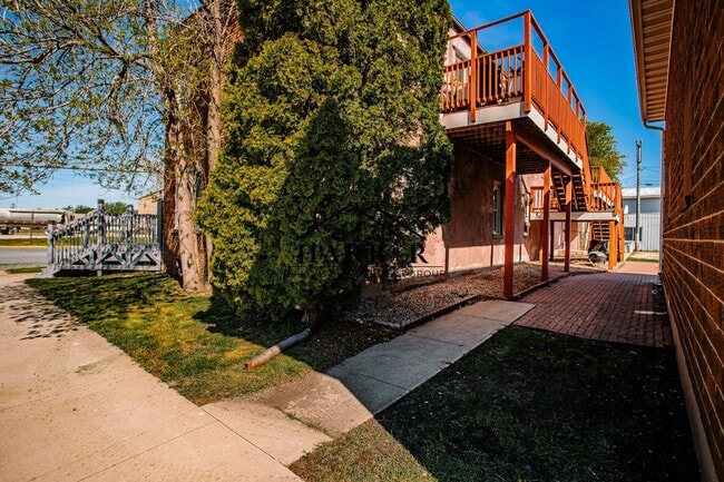 Building Photo - $250 Gift Card Move in Special
