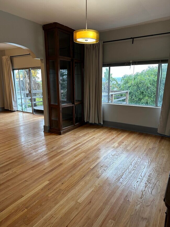 Foto del edificio - 1649 Angelus Ave