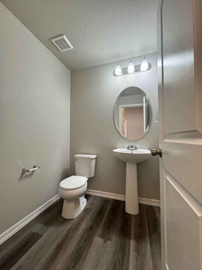 Building Photo - Newer 3 bedroom in Meadow Brook Crossing