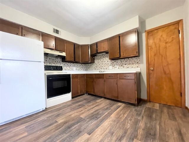 Building Photo - Erna Apartments