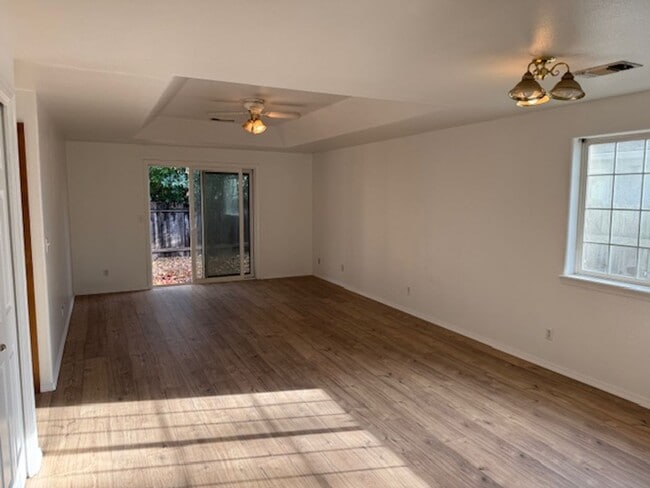 Building Photo - 572-574 COUNTRYSIDE