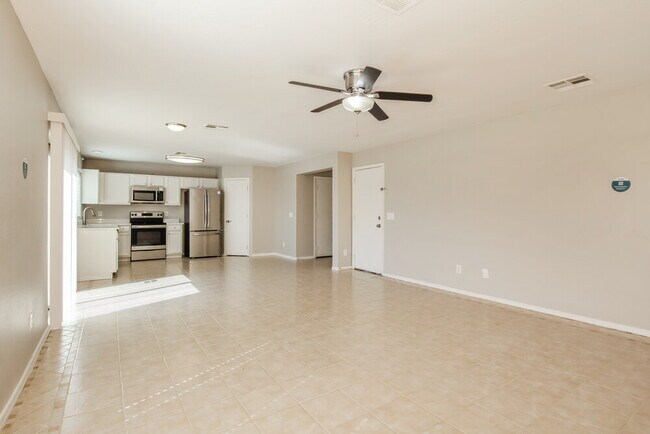 Foto del edificio - 1588 S 220th Ln