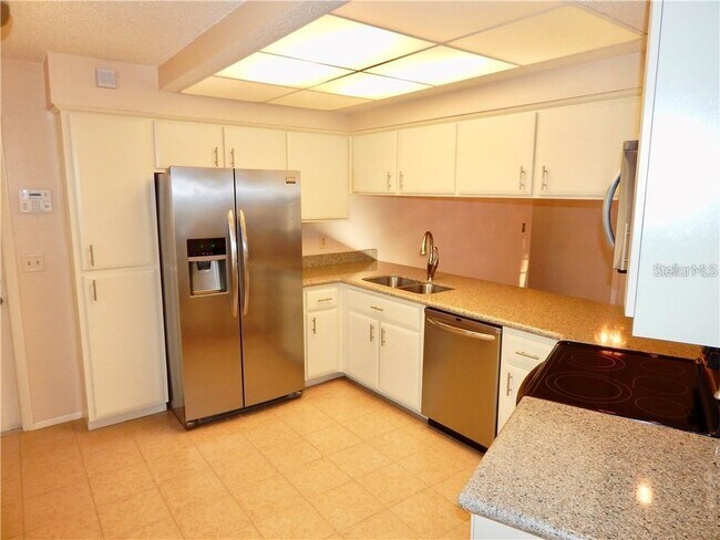 Building Photo - 8220 Westfield Dr