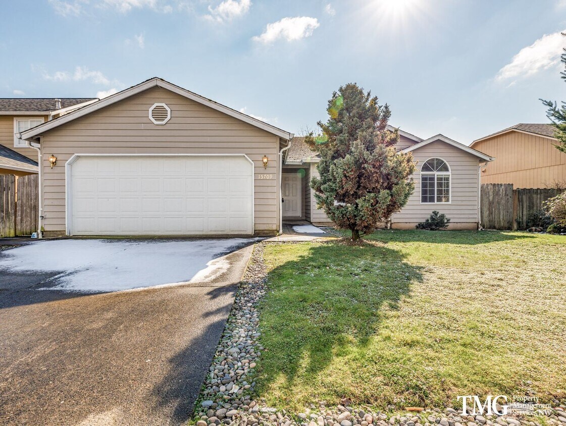 Primary Photo - Beautiful 3-Bedroom Ranch Home with a Spac...
