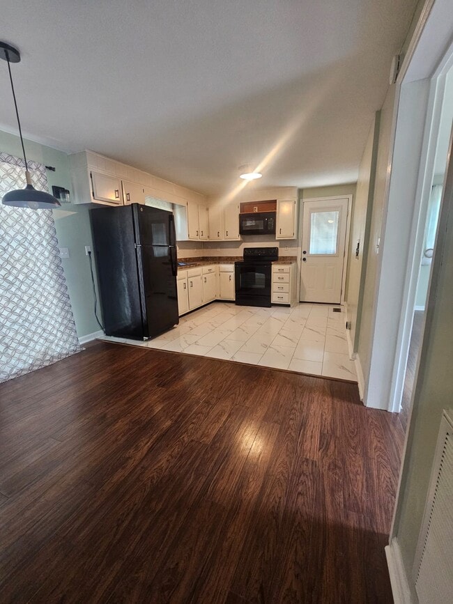 Building Photo - 259 Lakeview Dr