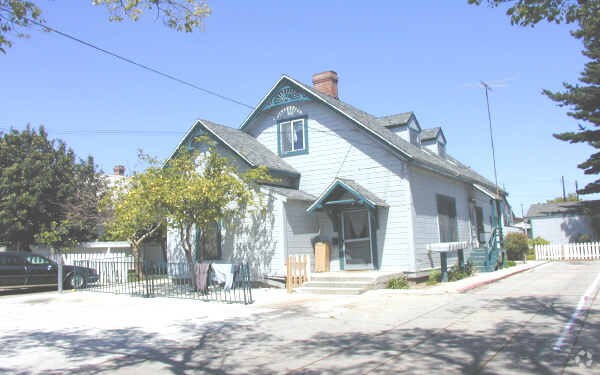 Building Photo - 321 N 8th St