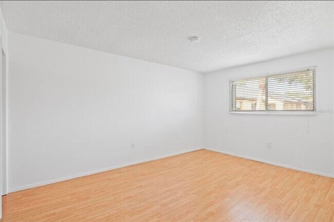 Foto del edificio - 920 N Lake Destiny Rd