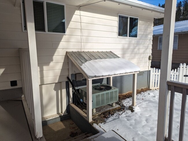 Building Photo - Beautiful 3 bedroom Orofino House