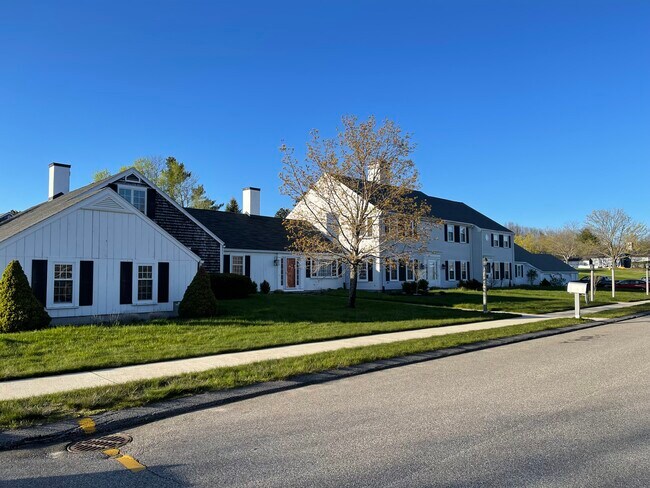 Building w/ garage - 13 Starboard Dr