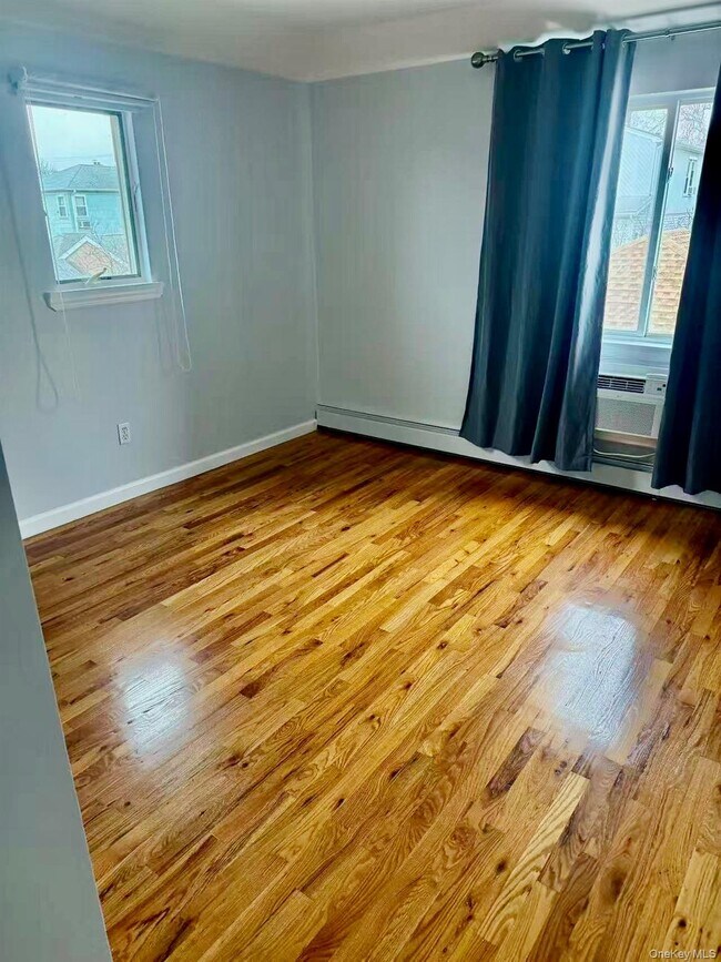 Foto del edificio - 61-26-61173 173rd St