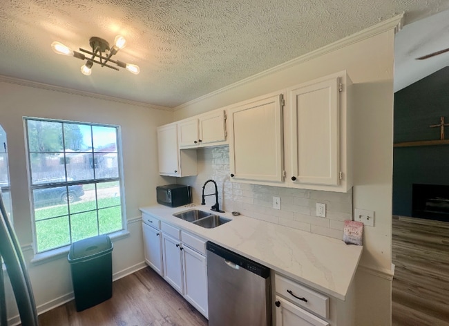 Foto del edificio - 587 Bryceland Blvd