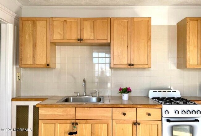 Building Photo - 101 James St