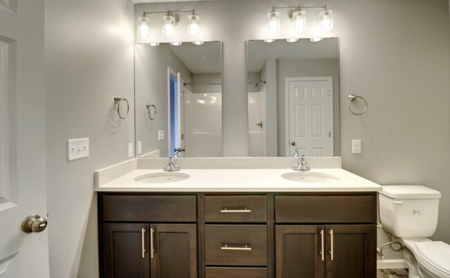 Master Vanity - 3338 6th Way E