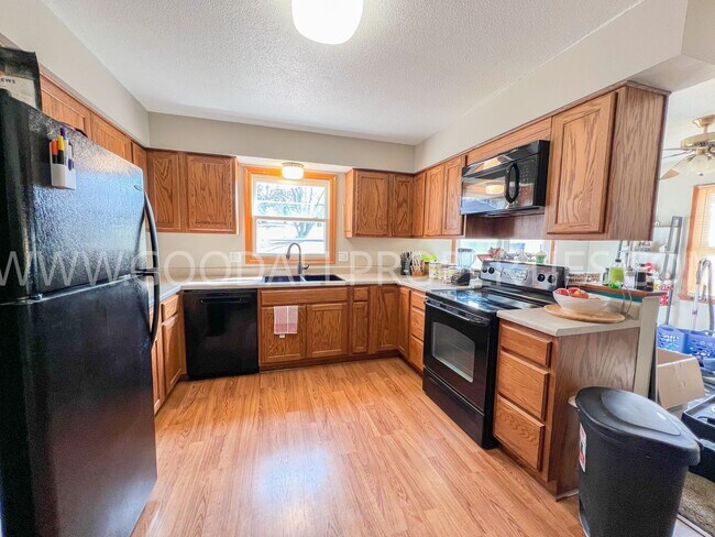 Foto del edificio - Price Reduction!! 4 bedroom home in Des Mo...