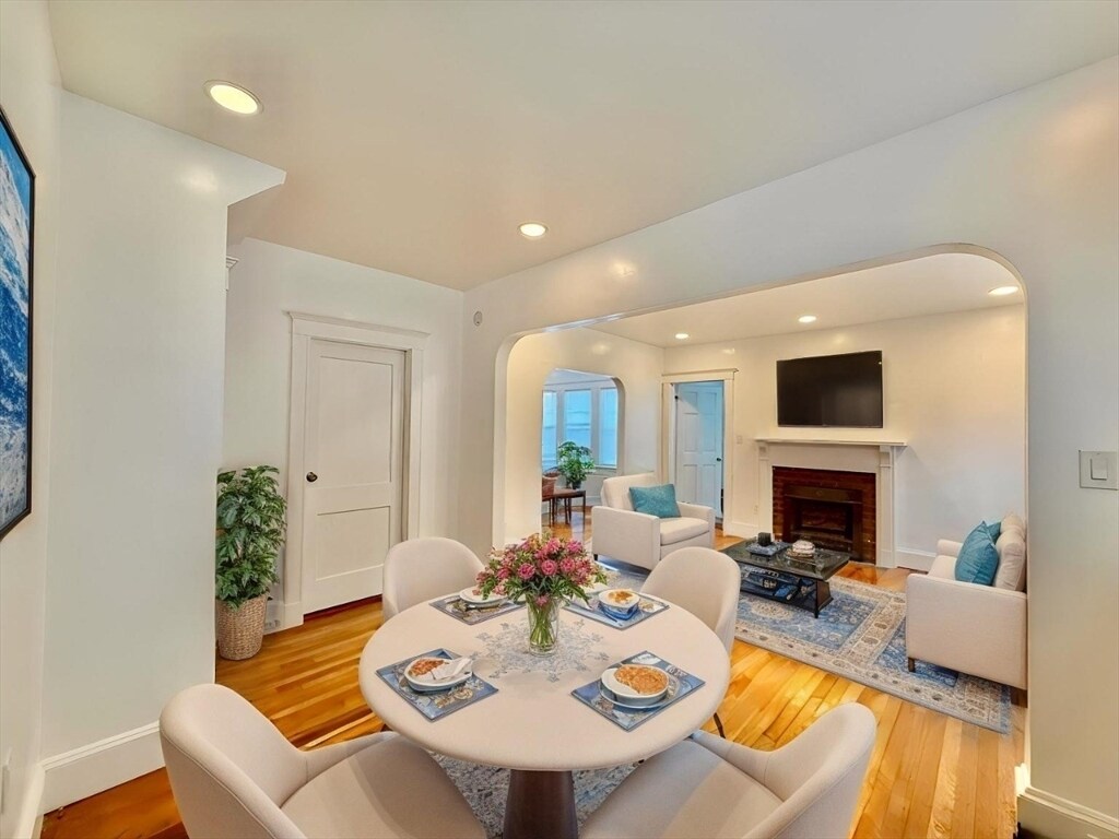 Foto principal - 107 E Elm Ave