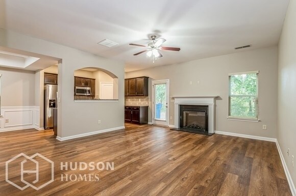 Foto del edificio - NOW AVAILABLE! - 711 Sweet Ashley Way, Log...