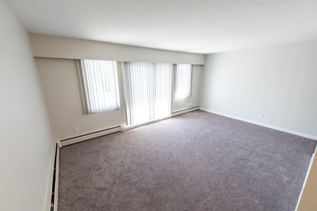 Building Photo - Pinegrove Manor Apartments