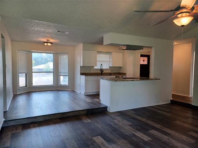 Building Photo - 733 Somerset Ct