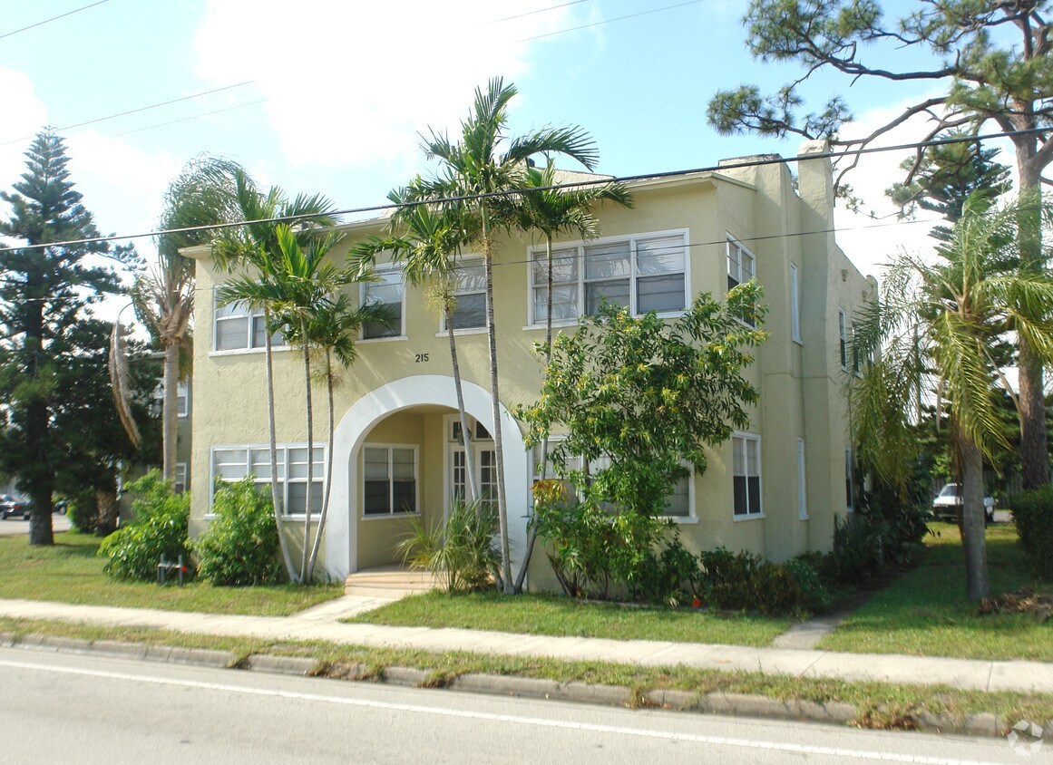 Primary Photo - 215 S Seacrest Blvd