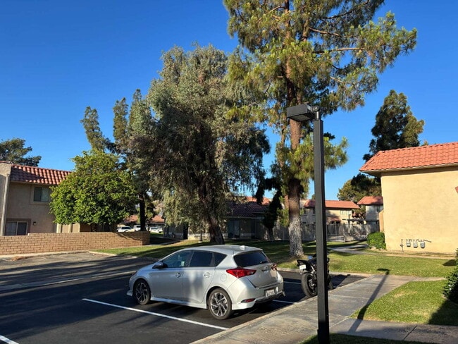 Building Photo - 2 Bedrooms Condo for Rent Available May 19...
