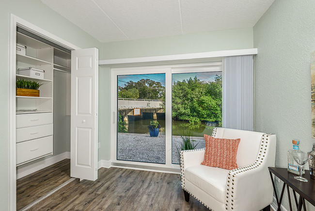 Sunroom - Sailpointe Apartments