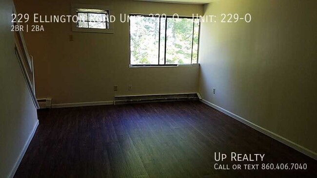 Foto del edificio - 229 Ellington Rd