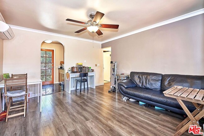 Foto del edificio - 1076 West Blvd