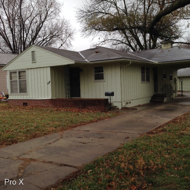 Building Photo - 3 br, 2 bath House - 704 S. Chestnut