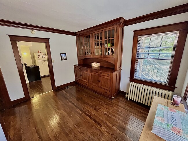 Built-in Hutch - 1539 N Parkway