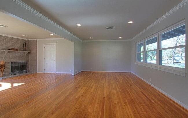 Building Photo - 5611 Arboles Dr