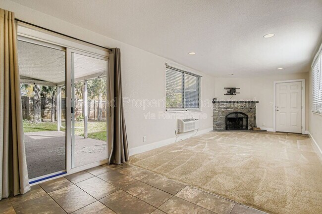 Foto del edificio - 2400 Pontiac St