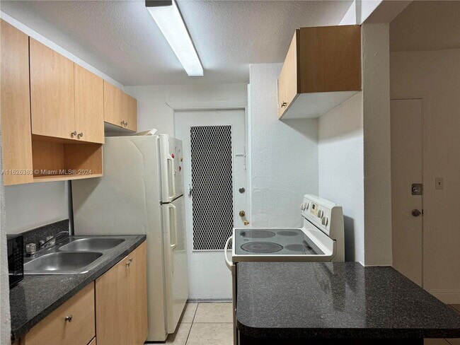 Foto del edificio - 1851 NE 168th St