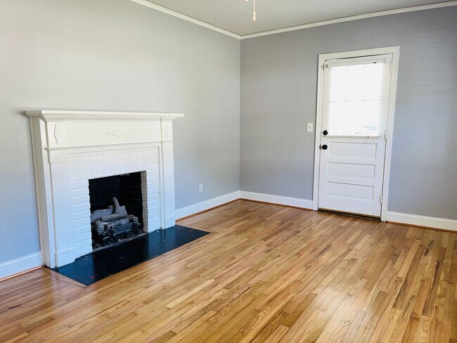 Building Photo - WOW! Completely renovated 2 bedroom home n...
