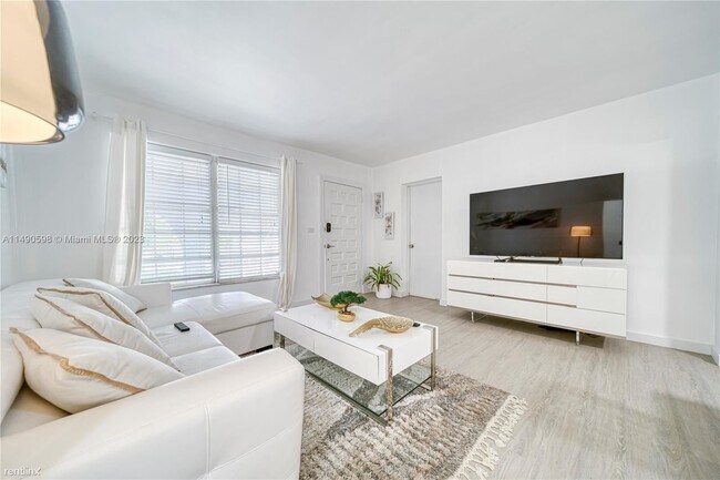 Foto del edificio - 3 br, 2 bath House - 2919 SW 25th Ter