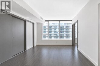 Building Photo - 68 Smithe St