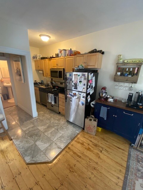 Foto del edificio - 1073 Beacon St