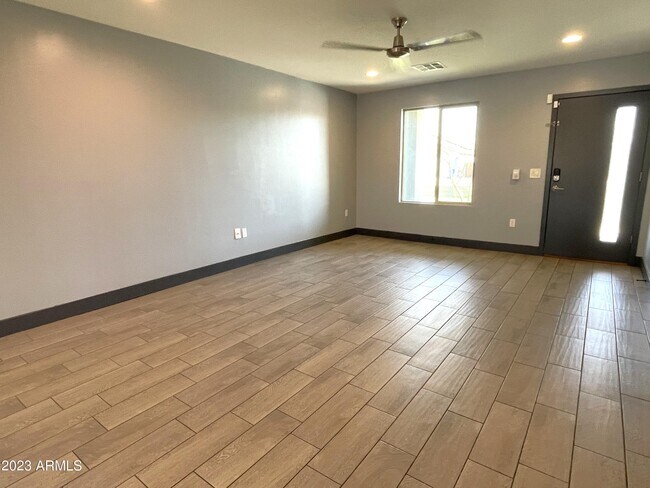 Building Photo - 4222 S 20th Pl