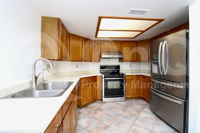Building Photo - 4026 W Avenida Del Sol