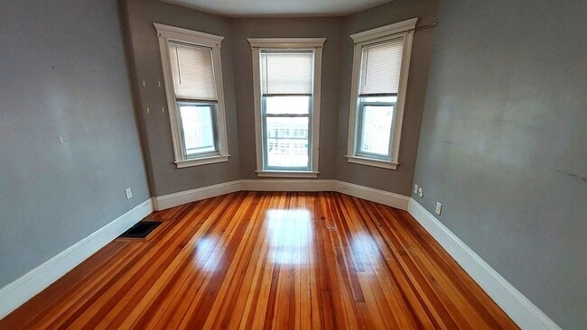 Building Photo - 52 Dix St