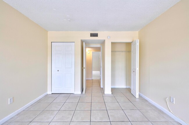 Foto del edificio - 4848 NW 24th Ct