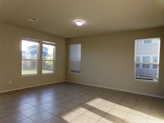 Building Photo - 210 Four Star Dr