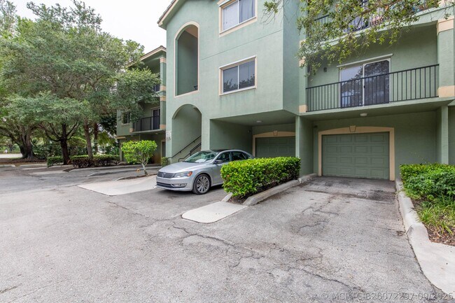 Foto del edificio - 350 Crestwood Cir