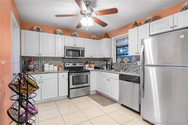 Foto del edificio - 7141 SW 9th St